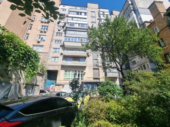 Продам квартиру  2-кімнатну квартира в центрі Києва — вул. Олександра Кониського, 83–85 Киев