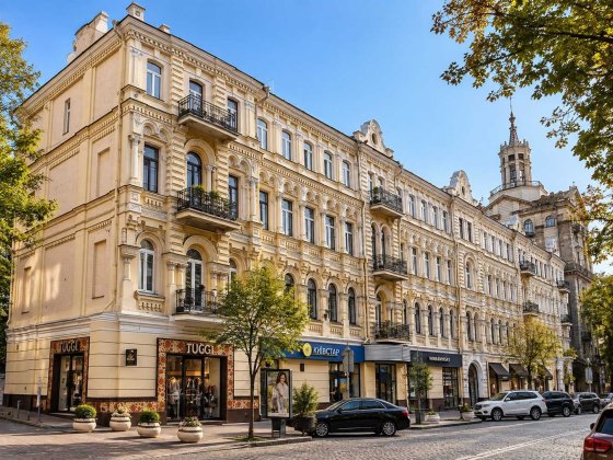 Елегантність високого польоту: Унікальна 3 кім.квартира з 4,3-метровими стелями на Городецького