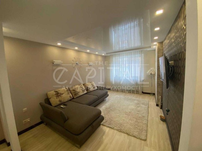 Продаж 2к 65м Центр Печерськ Липки вул. Андрія Верхогляда Зверінецька - фото 1