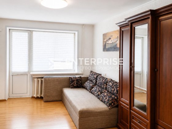Продаж 1к квартира з ремонтом, цегла, метро «Чернігівська», Дарниця