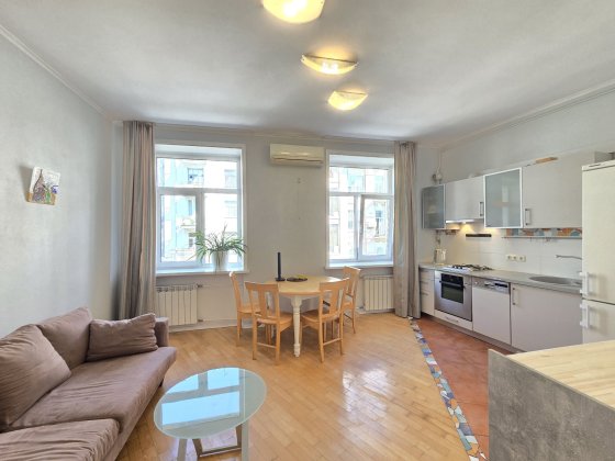 Центр Липки 2 кімнатна 46м² Заньковецької, 10 / Хрещатик Пасаж Майдан Незалежності Городецького Киев