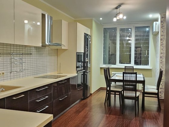 Продаж 3к квартири, Срібнокільська 1, ЖК Корона, метро Позеяки 3хв