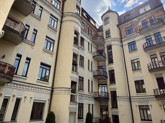 Продаж ексклюзивної квартири Замок на Панківській
