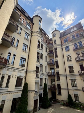 Продаж ексклюзивної квартири Замок на Панківській - фото 1