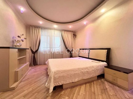 Продам 4-к  квартиру з ремонтом Голосіївський проспект  68 ЖК Олімп