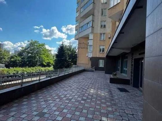 Продам 1-кімнатну квартиру з ремонтом у Києві, Біля метро, Без комісії