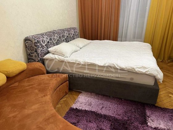 Продаж 2к Центр Печерськ вул. Мечнікова метро Кловська цегляний будинок Киев