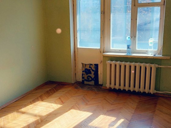Продам 2-кімнатну на Вітряних Горах