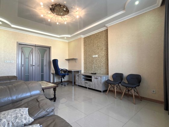 Продаж 2 кімн. квартири 78 м² | вул. Героїв полку Азов 8 | Оболонь | 6 поверх | 2 хв до метро | Віде