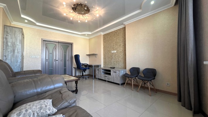 Продаж 2 кімн. квартири 78 м² | вул. Героїв полку Азов 8 | Оболонь | 6 поверх | 2 хв до метро | Віде - фото 1