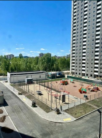 Продаж 2Х кімнатноі квартири з ремонтов на 4 поверсі, в жк Деснянській,1 будинок. - фото 1