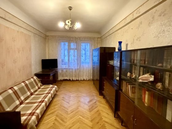 Продається 2х кімнатна квартира 600м від м.Контрактова пл. Спаська 25 Поділ від власника без  комісі