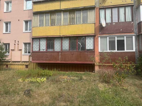 Продаж 5-тної квартири  під Житло Комерцію ! Троєщина !  вулиця Червоної Калини Київ
