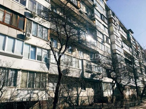 Продам однокімнатну квартиру Оболонь метро 1 хв! Під ремонт. Новий ліфт. Чисте парадне. Оболонський 