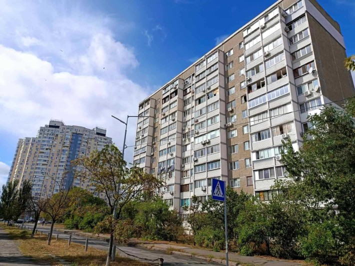 Продаж 2-кімнатної квартири біля озера Оболонь без комісії вул. Йорданська, 2Б 1 поверх з підвалом - фото 1