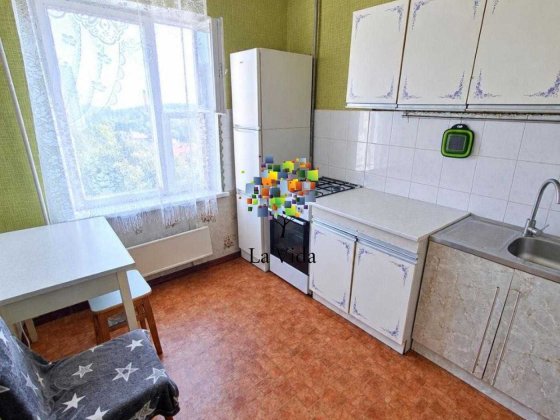 Продається роздільна 1-к квартира на Виноградарі