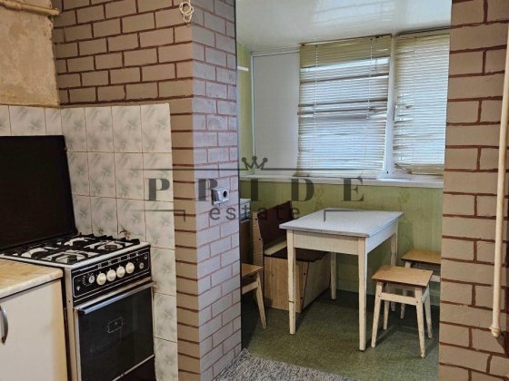 Продаж 1 кімната квартира.  Початок Троєщини. Газ. Перший поверх Киев
