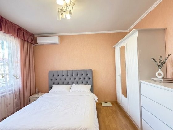 Затишна 3-к квартира на Троєщині (вул. Лисківська, 4). 73 м², 5/16 пов. Три окремі кімнати, гарний с