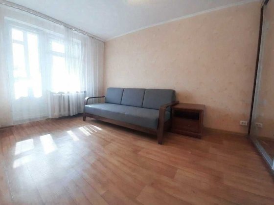 Продам 1 комнатную квартиру, улица Северная, 34, метро Героев Днепра 10 минут.
