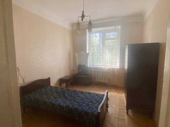 Продаж 3-кімнатної квартири в монументальній «сталінці» — вул. Івана Світличного, 4 (Солом'янський р