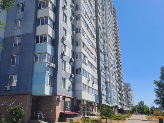 Продажа 1ком.кв.37кв м.Деснянский р-н.ул.Драйзера 40