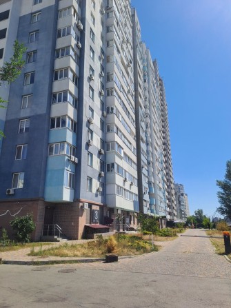 Продажа 1ком.кв.37кв м.Деснянский р-н.ул.Драйзера 40 - фото 1