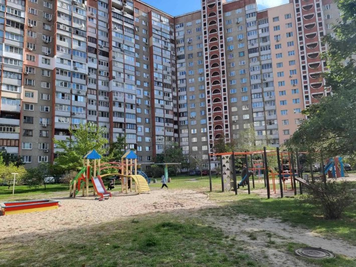 Продаж 3 кімнатної квартири на Троєщині. Червоної калини 1А - фото 1