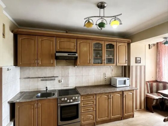 Продаж 2х кімнатної квартири вул. Полярна 8є з ремонтом та меблями