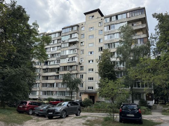 Продається/2кімнатна-55м2/в Києві/Свʼятошинському р-н./вул.Ушакова 10/Без Комісії.