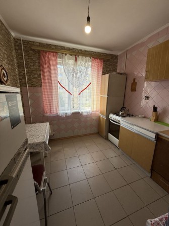Чудова 2х кімнатна з газом, тепла, терміново ,чистий продаж, вільна - фото 1