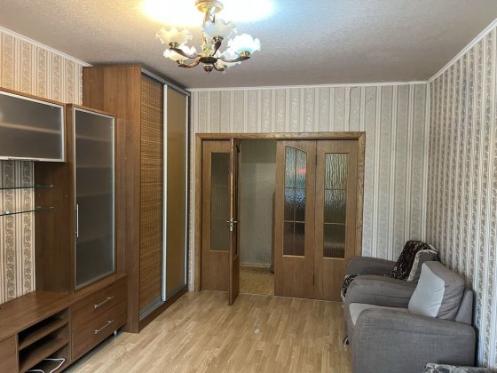 3 к.кв, 70м2, 3 поверх, м. Героїв Дніпра, 1м2 = 1200 USD