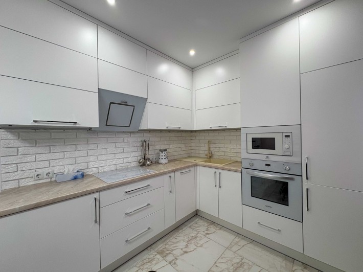 БЕЗ% Продам 2-к квартиру з ремонтом ЖК Вишиванка, вул. Пріорська 16 - фото 1
