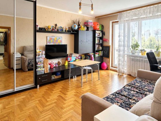 Продається 2 кімнатна квартира, 51 м.кв., район Троєщіна