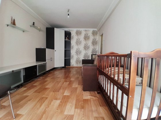 Продам 1 кімнатну квартиру з меблями і технікою на Зодчих