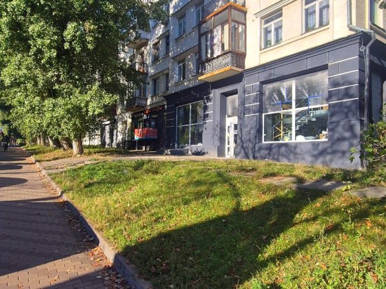 Продам 3х кімнатну 88,2 кв м  біля метро Вокзальна від власника