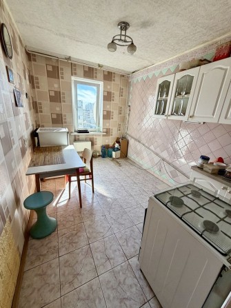 Без %, Троєщина, Милославська, кінцева зупинка, - фото 1