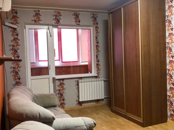 Продам 3-х кімнатну квартиру на Виноградарі, пр-т. Європейського Союзу, 8-а.