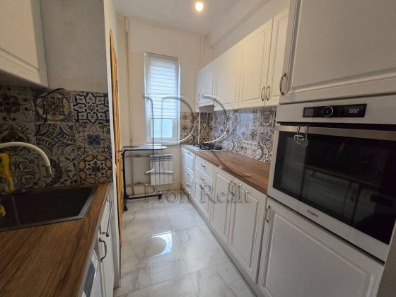 Продаж 2 кімн. квартири вулиця Берегового (Мартиросяна) 20