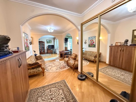 Без ком% Продаж 3-к Вернадського 57 Академмістечко Киев