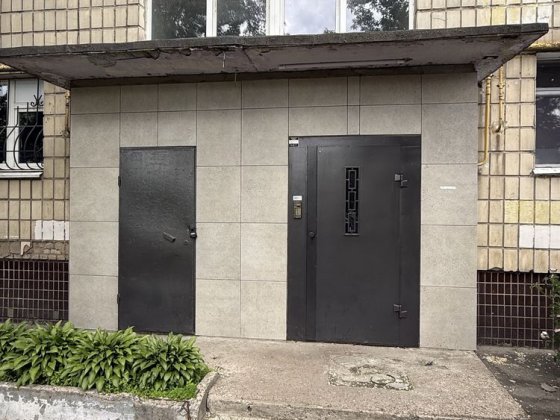 Продаж однокімнатна квартира під ремонт Деснянський район, Юність Киев