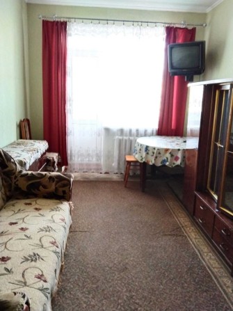 Продам 1-кімнатну, Севастопольська площа, меблі, техніка, гарний стан. - фото 1