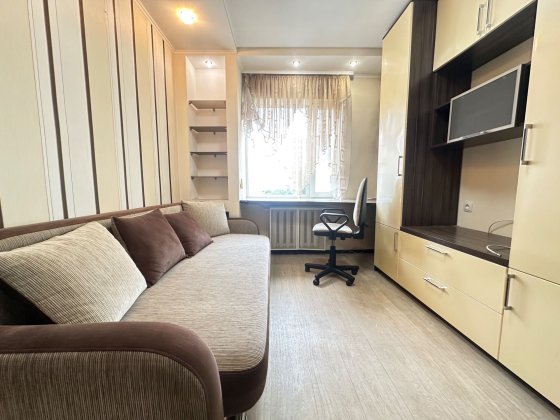 Продаж 3-х кімнатна з ремонтом. Європейського союзу 64. З ремонтом. Без Комісії. Державні програми