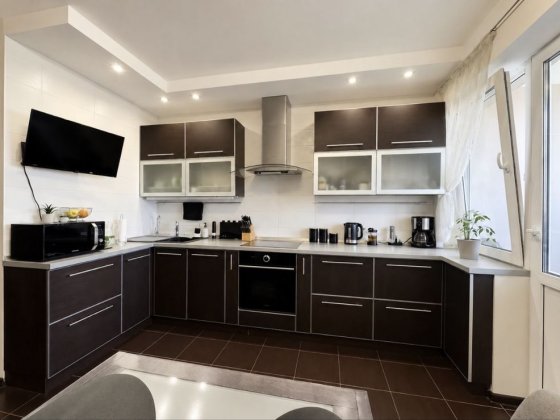 Без% Троєщина, 3-к квартира, 96м2, ТРЦ Район, Градинська, є генератор