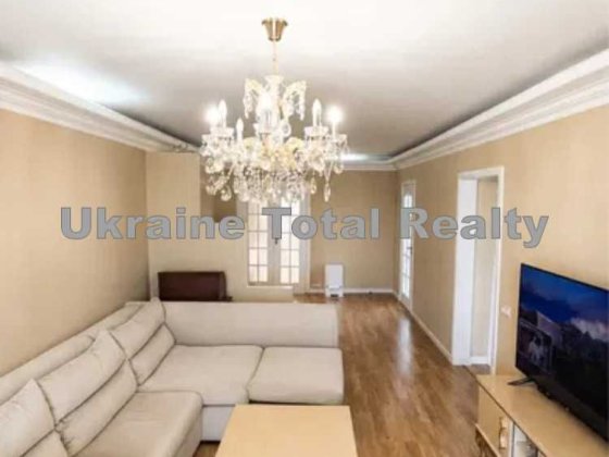ТРОЄЩИНА! 3 кімнатна квартира 98м2 з ремонтом! Вулиця Милославська 31-Б