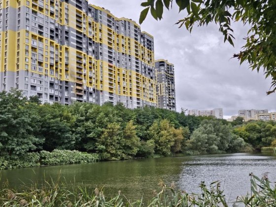 Продам однокімнатнатна ЖК Медовий 2