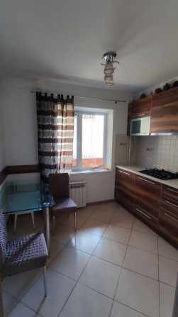 Гарна простора квартира 57м2 з ремонтом біля метро Лісова - фото 1