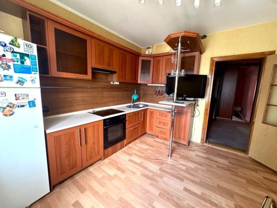 Продаж 2к квартири з ремонтом, вул. Милославська, Троєщина