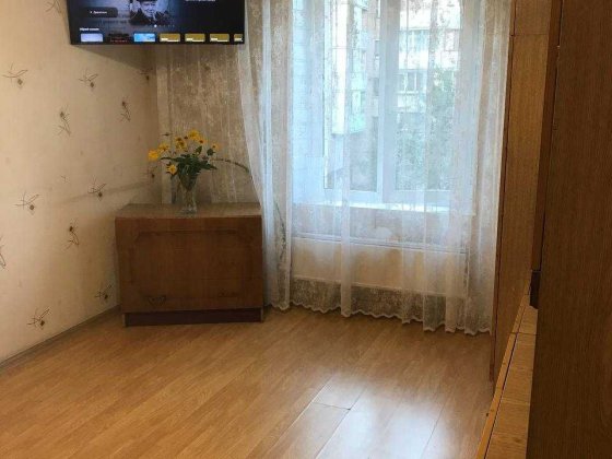 Продаж однокімнатної квартири в Святошинському районі за адресою Симиренка 20