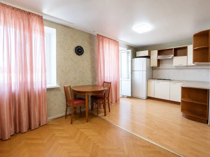 Простора квартира-студія, 40 м2, пр. Оболонський, м Мінська - 5 хв - фото 1