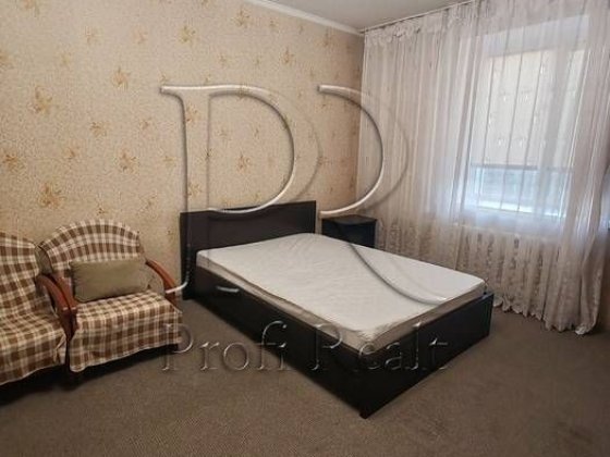 Продаж 1 кімн. квартири за адресою вул. Верховинця 10.